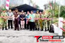 Sekretaris Daerah Kota Bitung Ir. Ignatius Rudy Theno, S.T., M.T., M.A.P., 
‎bersama Kepala Kejaksaan Negeri Bitung Erwin Widihantono, S.H., M.H.,Saat  melakukan gunting pita. (Ft. talia)