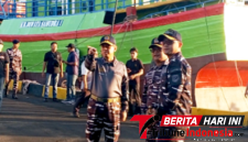 Dankodaeral VIII Laksda TNI Dery Triesananto Suhendi, S.E., M.Tr.Opsla., saat berada di dermaga Samuel Languyu Bitung Satrol Kodaeral VIII. (Ft. talia)
‎