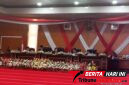 ‎Wali Kota Bitung, Hengky Honandar, S.E., Saat mendengarkan Pidato Presiden Republik Indonesia, Di kantor DPRD Kota Bitung. (Ft. talia)