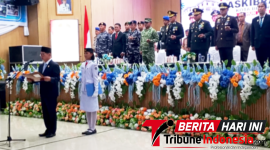 ‎Wali Kota Bitung, Hengky Honandar, S.E., saat mengukuhkan anggota Pasukan Pengibar Bendera Pusaka (Paskibraka) Kota Bitung Tahun 2026. (Ft. talia)
‎