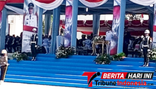 Momen Saat Laporan Komandan Upacara, AKP Dwi Dea Anggraini, S.Tr.K., S.I.K., M.H., Kepada Inspektur Upacara, Walikota Bitung, Hengky Honandar S.E., (Ft. talia)