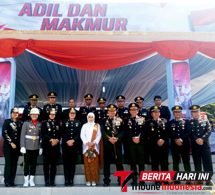 Para PJU Bersama Kapolres Bitung, AKBP Arie Sulistyo Nugroho, S.I.K., M.H., usai Upacara Bendera. (Ft. talia)