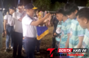 Dankodaeral VIII Laksma TNI Dery Triesananto Suhendi, S.E., M.Tr.Opsla, Memberikan Medali sekaligus Piala Kepada Pemenang. (Ft. talia)