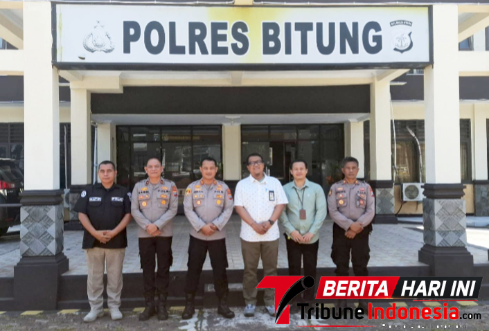 ‎Foto bersam Kapolres Bitung AKBP Arie Sulistyo Nugroho, S.H., S.I.K., M.H., dengan Tim Pertamina. (Dok. Istimewa)
‎