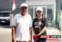 ‎Lurah Pateten Satu, Christiany Sugiyanto, S.E., saat bersama Tim melakukan pengasapan atau fogging di Wilayah Lingkungan V, yang mencakup RT 17, 18, dan 19. (Ft. ist)