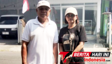 Lurah Pateten Satu, Christiany Sugiyanto, S.E., saat bersama Tim melakukan pengasapan atau fogging di Wilayah Lingkungan V, yang mencakup RT 17, 18, dan 19. (Ft. ist)
