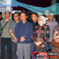 Dankodaeral VIII Laksda TNI Dery Triesananto Suhendi, S.E., M. Tr. Opsla, di dampingi Ketua Daerah Kodaeral VIII Gabungan Jalasenastri Koarmada RI Ny. Emy Dery T.Suhendi di Rumah Duka Manado. (Dok. Istimewa)
‎