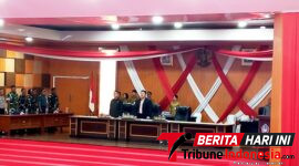 ‎Walikota Bitung, Hengky Honandar, S.E, Saat menghadiri Rapat Paripurna DPRD Kota Bitung Keempat Masa Persidangan Pertama Tahun Ketiga Tahun Sidang 2026–2027 (Ft. talia)