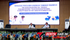 Kepala DP3A Kota Bitung, Meiva Worang, S.H., M.H., bersama pemateri Fetrisia Yuliasanti Aling, M.Th., (Ft. talia)
