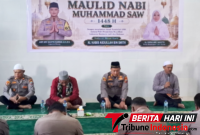 Kapolres Bitung AKBP Arie Sulistyo Nugroho, S.H., S.I.K., M.H., bersama jajaran saat pelaksanaan Maulid Nabi Muhammad SAW. (Dok. Istimewa)
