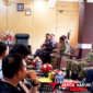 ‎Dansatrol Kodaeral VIII Kolonel Laut (P) Marviil Marfel Frits E.D., S.E., M.Tr.Hanla., CHRMP., Saat memberikan Penyampaian di Rapat Forum Komunikasi Pimpinan Daerah (Forkopimda) bersama Forum Lintas Sektoral. (Ft. talia)