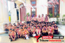 ‎​Ketua Majelis Pembimbing Gugus Depan (Kamabigus) SD Cendekia Girian, Nopianti S. Ahmad, S.Pd., bersama para guru dan siswa diapangan sekolah. (Ft. talia)