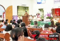 Walikota Bitung Hengky Honandar, S.E, memberikan penyampaian pada prosesi ibadah serah terima jabatan yang berlangsung di Gereja GMIM Sion Madidir, (Dok. Iatimewa)