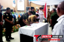 Wlikota Bitung Hengky Honandar S.E., bersama Kajati Sulut Jacob Hendrik Pattipeilohy, S.H., M.H., saat melakukan 
‎penandatanganan di pelantikan dan pengukuhan DPC ABPEDNAS  Kota Bitung. (Ft. talia)