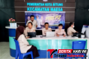 Pegawai Bapenda Saat melayani Masyarakat di Kantor Kecamatan Maesa Kota Bitung. (Ft. talia)
‎