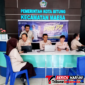 Pegawai Bapenda Saat melayani Masyarakat di Kantor Kecamatan Maesa Kota Bitung. (Ft. talia)
‎