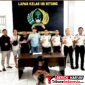 ‎Kepala Satuan Keamanan Lapas Kelas IIB Bitung, Rolando F.V. Buntuang, bersama Petugas Lapas beserta APH. (Dok. Istimewa)
