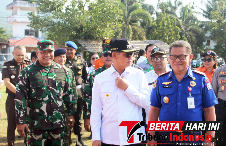 ‎Dandim 1310/Bitung Dewa Made DJ, bersama Walikota Bitung, Hengky Honandar S.E, dan Kadis Damkar Kota Bitung, Edij Rudij Ponamon, S.Sos., (Dok. Istimewa)
‎
