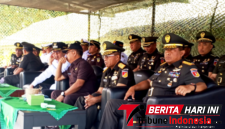 Walikota Bitung, Hengky Honandar S.E., saat menghadiri kegiatan Upacara Penutupan Pendidikan Pertam Tamtama Infanteri TNI AD Gel. II TA. 2026. (Ft. talia)

