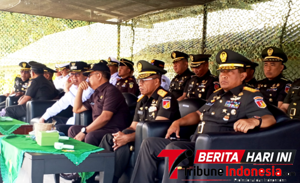 Walikota Bitung, Hengky Honandar S.E., saat menghadiri kegiatan Upacara Penutupan Pendidikan Pertam Tamtama Infanteri TNI AD Gel. II TA. 2026. (Ft. talia)
‎