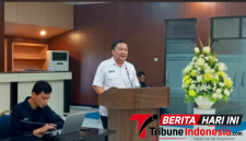 Kadis Kominfo Bitung Altin Abraham Tumengkol, S.IP., M.SI., saat memberikan paparan di kegiatan Sosialisasi dan Asistensi Pendaftaran Pelatihan Penguasaan Literasi dan Implementasi Artificial Intelligence (AI) bersama ASEAN Foundation (Dok. Istimewa)