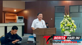 Kadis Kominfo Bitung Altin Abraham Tumengkol, S.IP., M.SI., saat memberikan paparan di kegiatan Sosialisasi dan Asistensi Pendaftaran Pelatihan Penguasaan Literasi dan Implementasi Artificial Intelligence (AI) bersama ASEAN Foundation (Dok. Istimewa)