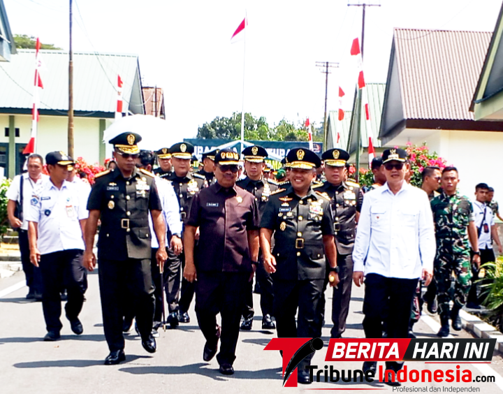 
‎Anggota Komisi II DPRD Provinsi Sulawesi Utara Ruslan Abdul Gani, bersama Pangdam XIII/Merdeka, Dansecata Rindam XIII/Merdeka, dan Walikota Bitung. (Ft. talia)