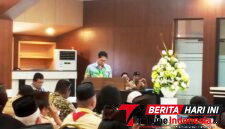Wali Kota Bitung, Hengky Honandar, S.E., saat memberikan sambutan sekaligus membuka gelaran Musyawarah Cabang VIII (Muscab) Gerakan Pramuka Kota Bitung 2026. (Ft. talia)