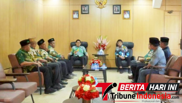 Wali Kota Bitung, Hengky Honandar, S.E, saat menerima audiensi bersama Pengurus Cabang Nahdlatul Ulama (PCNU) Kota Bitung. (Dok. Istimewa)