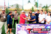 Kusmayadi Kadir, mewakili Tim Futsal Jurnalis Biro Bitung, Saat Menerima Piala di Turnamen Mini Soccer Piala Joune Ganda 2026 (Dok. Istimewa)