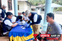 Tim Bank Indonesia, Saat Melakukan Penukaran Uang Rusak/Lusu  Dengan Uang yang Baru di Pulau Mahengetang. (Dok. Istimewa)