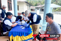 Tim Bank Indonesia, Saat Melakukan Penukaran Uang Rusak/Lusu Dengan Uang yang Baru di Pulau Mahengetang. (Dok. Istimewa)