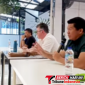 Dirut PDAM Dua Sudara Bitung, Alfred Salindeho, S.E., M.M., di forum diskusi publik Monoland Coffee, Kota Bitung, (Ft. Istimewa).