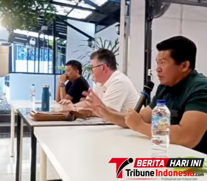 Dirut PDAM Dua Sudara Bitung, Alfred Salindeho, S.E., M.M., di forum diskusi publik Monoland Coffee, Kota Bitung, (Ft. Istimewa).
