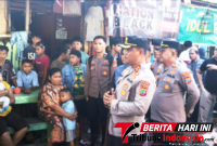 Kapolres Bitung AKBP Arie Sulistyo Nugroho, S.I.K., M.H., di dampingi KBO, Novri Sadia hadir di tenga warga. (Dok. Istimewa)