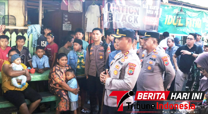 Kapolres Bitung AKBP Arie Sulistyo Nugroho, S.I.K., M.H., di dampingi KBO, Novri Sadia hadir di tenga warga. (Dok. Istimewa)