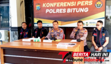 Kapolres Bitung, Arie Sulistyo Nugroho, S.I.K., S.H., M.H., di dampingi Kasat Reskrim Bitung, AKP Ahmad Anuggrah Ari Pratama, S.Tr.K., S.I.K., M.H. (kanan), Kasi Humas Polres Bitung, AKP Abdul Natip Anggai. (kiri) Saat Konferensi Pers. (Ft. talia)
‎