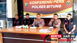 Kapolres Bitung, Arie Sulistyo Nugroho, S.I.K., S.H., M.H., di dampingi Kasat Reskrim Bitung, AKP Ahmad Anuggrah Ari Pratama, S.Tr.K., S.I.K., M.H. (kanan), Kasi Humas Polres Bitung, AKP Abdul Natip Anggai. (kiri) Saat Konferensi Pers. (Ft. talia)
‎