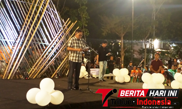 Mewakili Dankodaeral VIII, Laksda TNI Dery Triesananto Suhendi, S.E., M.Tr.Opsla, Wadan Kodaeral VIII, Laksma Pertama TNI Tony Herdijanto, S.E., M.Sc. saat membacakan Amanat Dankodaeral di penutupan HUT Aertembag. (ft. talia)