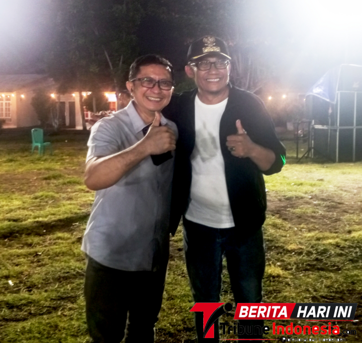 Camat Aertembaga, Stenly R. Tatipang, S.Sos. bersama Dansatrol Kodaeral VIII, Kolonel Laut (P) Marvill Marfel Frits E.D., S.E., M.Tr.Hanla. CRMP. Selaku Ketua Panitia di penutupan HUT Aertembaga Bitung. (ft. talia)
‎
‎
‎
‎