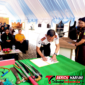 Kalapas Kelas IIB Bitung, Hendriyadi, A.Md.I.P., S.H., melakukan Penandatanganan, Berita acara Pemusnahan barang bukti. (ft. talia)