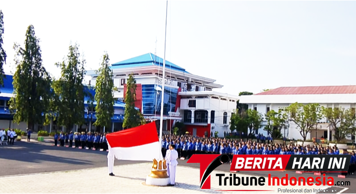 Pelaksanaan upacara bendera Merah Putih di Lapangan Upacara Pemkot Bitung dalam Memperingati HUT Ke-62 Prov. Sulut. (Dok. Istimewa) 