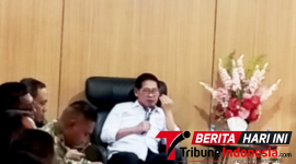 Walikota Bitung, Hengky Honandar, S.E, saat memimpin Rapat Forkopimda dan  Forum Lintas Sektoral. (ft. talia)