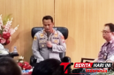 Kapolres Bitung, AKBP Arie Sulistyo Nugroho, S.I.K., S.H., M.H., Saat memberikan masukan dalam Rapat Forum Koordinasi Pimpinan Daerah (Forkopimda) yang dipadukan dengan Forum Lintas Sektoral. (ft. talia)