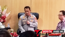 Kapolres Bitung, AKBP Arie Sulistyo Nugroho, S.I.K., S.H., M.H., Saat memberikan masukan dalam Rapat Forum Koordinasi Pimpinan Daerah (Forkopimda) yang dipadukan dengan Forum Lintas Sektoral. (ft. talia)