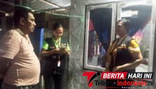 Petugas BPS saat melakukan Kunjungan Kerumah Warga di wilayah Girian Permai. (ft. talia)