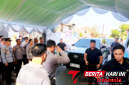 Kapolres Bitung, AKBP Arie Sulistyo Nugroho, S.I.K., M.H., Saat menyambut Kedatangan Kapolda Sulut, Irjen Pol. Yudho Hermanto, S.I.K., M.M., di Rumah Duka. (Dok. Istimewa)