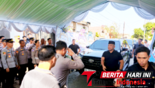Kapolres Bitung, AKBP Arie Sulistyo Nugroho, S.I.K., M.H., Saat menyambut Kedatangan Kapolda Sulut, Irjen Pol. Yudho Hermanto, S.I.K., M.M., di Rumah Duka. (Dok. Istimewa)