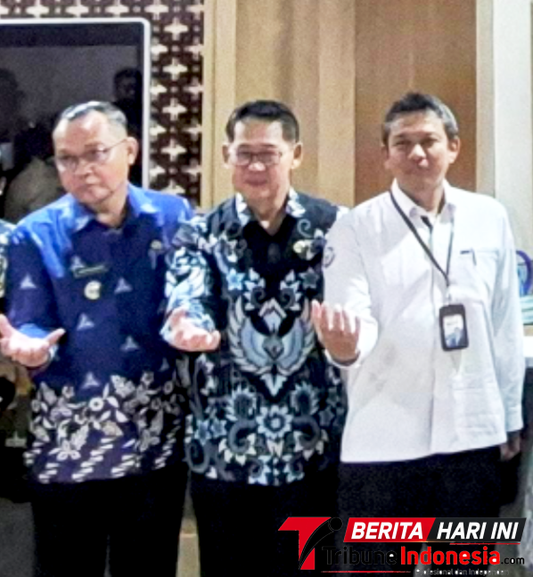 Walikota Bitung, Hengky Honandar S.E, (tengah) saat menghadir pertemuan Asosiasi Pemerintah Daerah Kepulauan dan Pesisir Seluruh Indonesia di Jakarta. (ft. Istimewa)