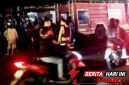 Mobil Damkar Pemkot Bitung, yang berada di lokasi beserta Personel Polres Bitung, (ft. Wempi Padu)